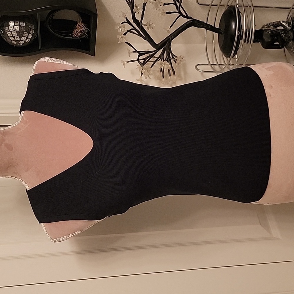 Worthington Black Sleeveless V-Neck Top, Size M, EUC!